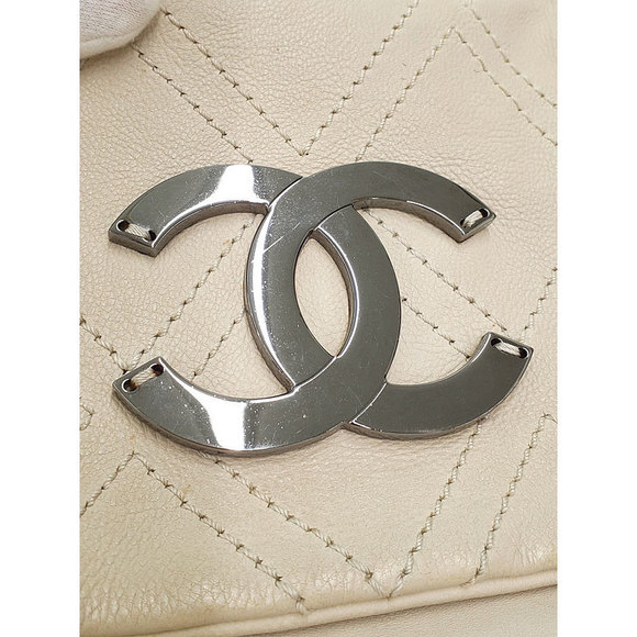 Chanel Diamond Stitch Chain Shoulder Bag Ivory Beige